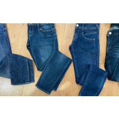 Lagerräumung - 17 Jeans von Herrlicher, Modelle Piper und Gila Slim